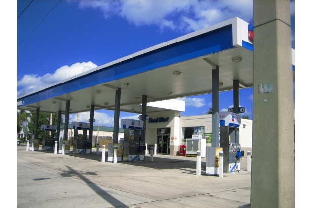(SELLER FINANCING AVAILABLE)- WINTER HAVEN GAS STATION FOR SALE! (OWNER/USER)